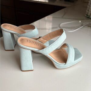 Journee Collection Women's Light Blue Textured Heels